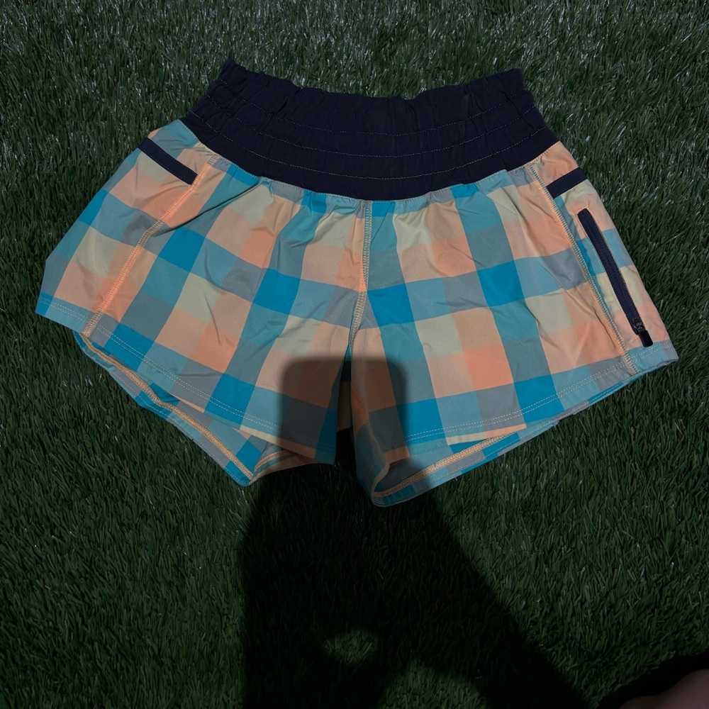Teal and Orange Plaid Lululemon Shorts
Size 4
#lululemon #short #lulu #workout